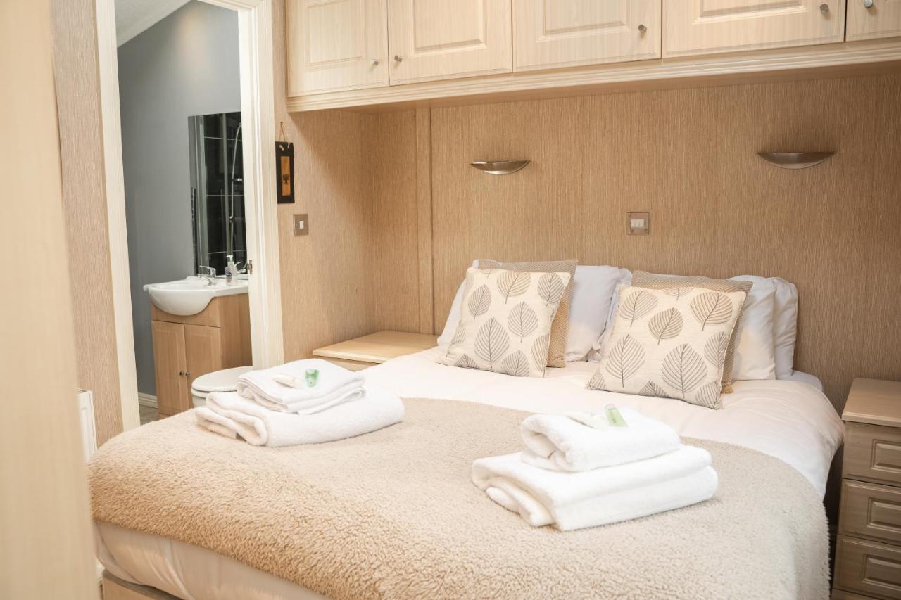 Pass The Keys The Lodge At Point House Farm - Sleeps Up To 6 Честер Экстерьер фото